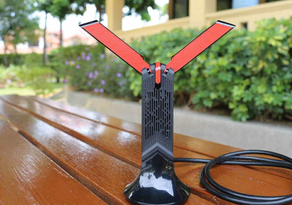 Asus USB-AC68 Dual-Band AC1900 USB 3.0 WiFi Wireless Adapter outdoors