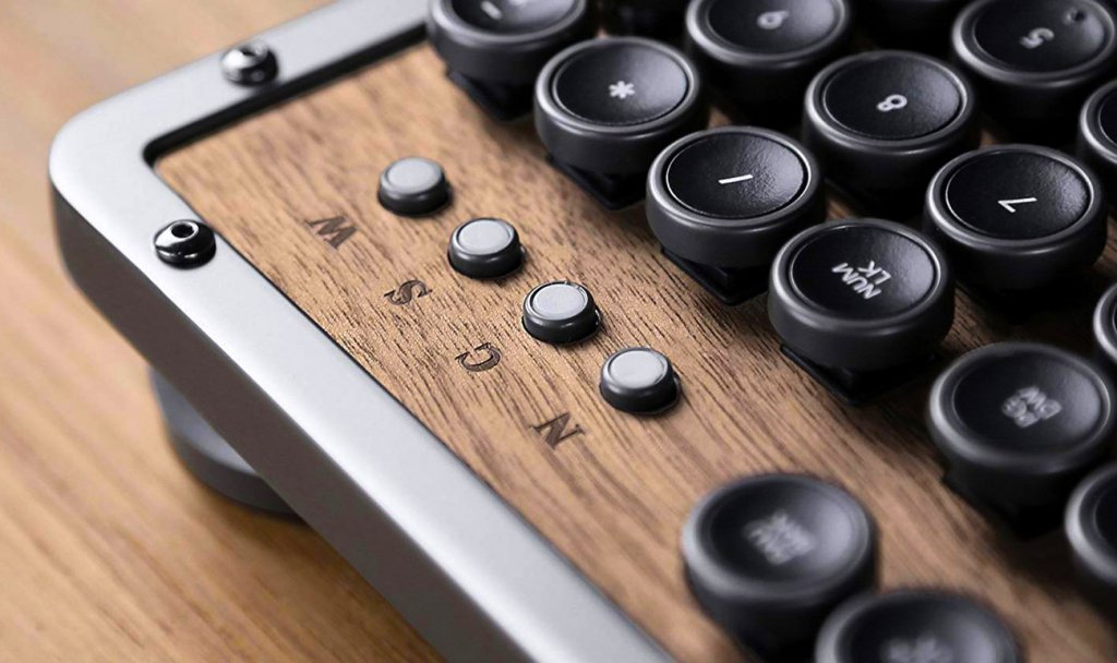 Azio Retro BT Classic keys close-up