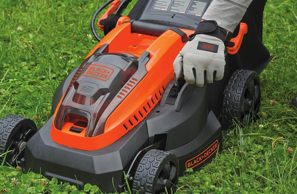 Black+Decker 16-Inch 40-Volt Cordless Lawn Mower cutting deck