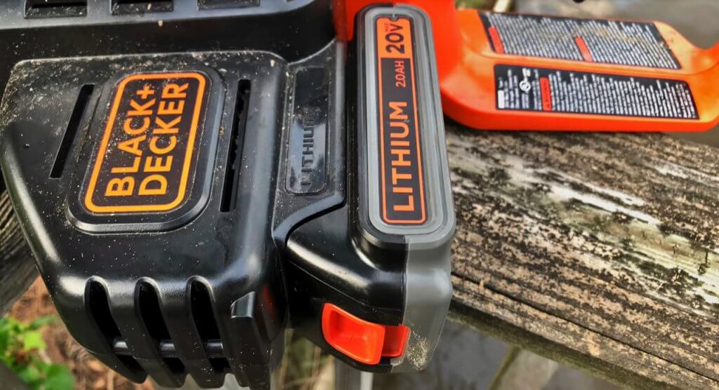 BLACK+DECKER LCS1020 Cordless Electric Chainsaw battery