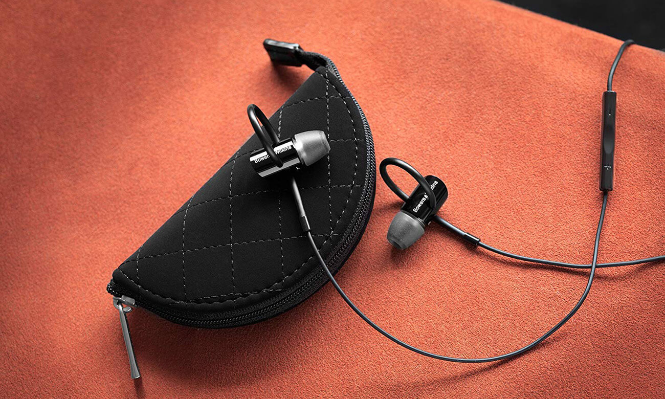 Bowers & Wilkins C5 Series 2 and bag