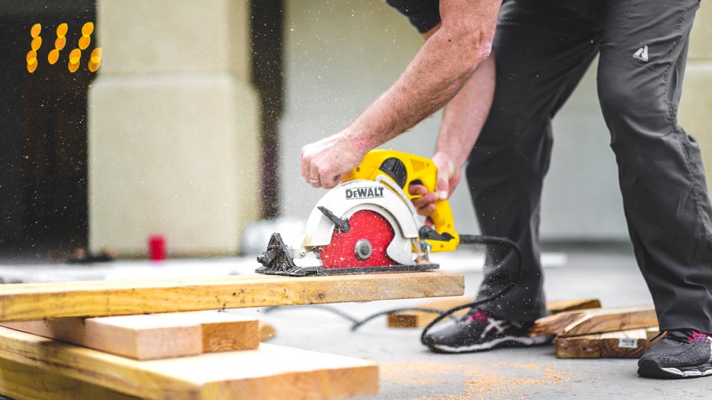 Circular Saw cutting through Wood