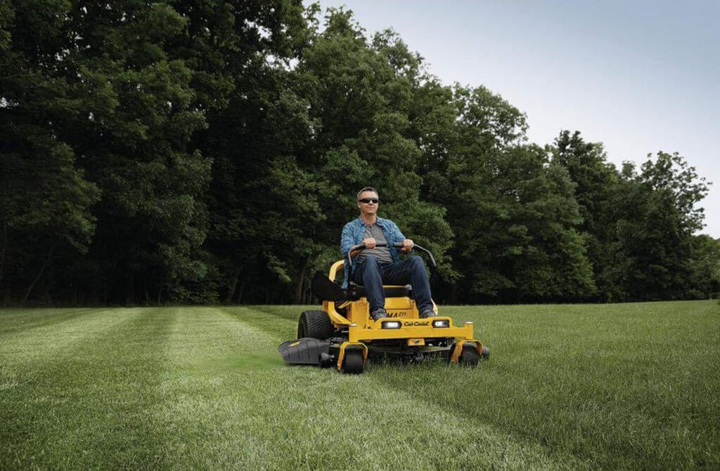 Zero Turn Lawnmower cutting grass