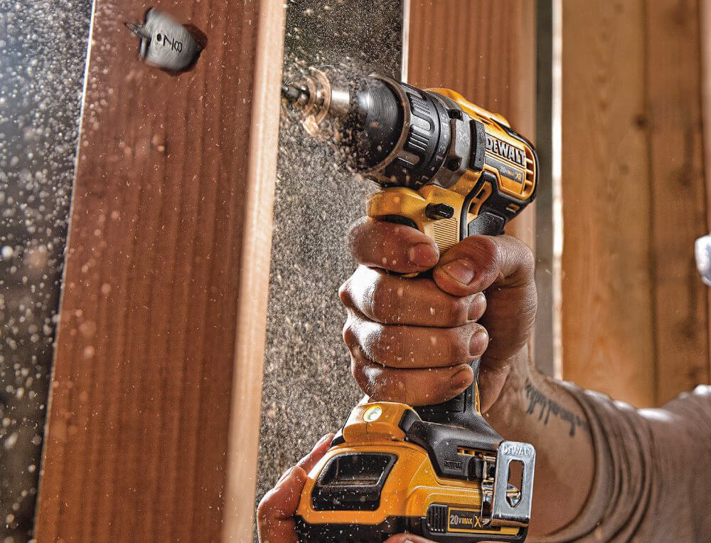 DEWALT 20V MAX XR (DCD791D2) on wood