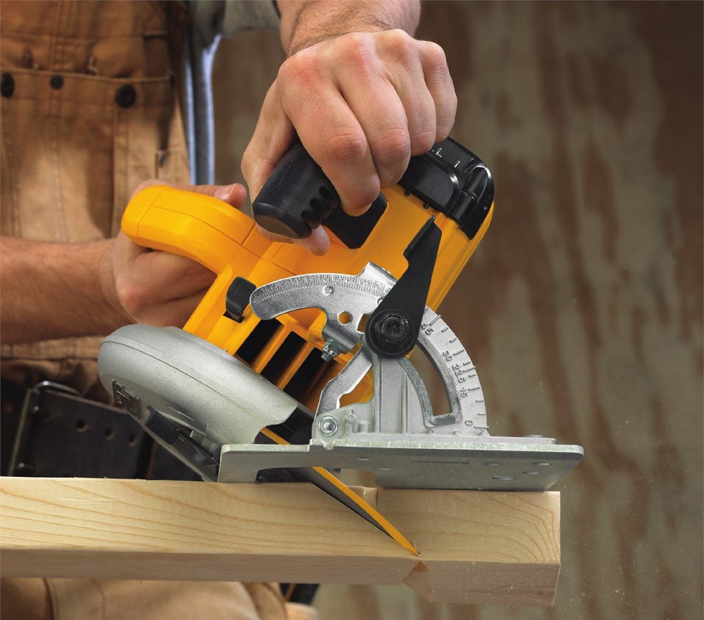 Dewalt DWE575K Lightweight Circular Saw angled cut