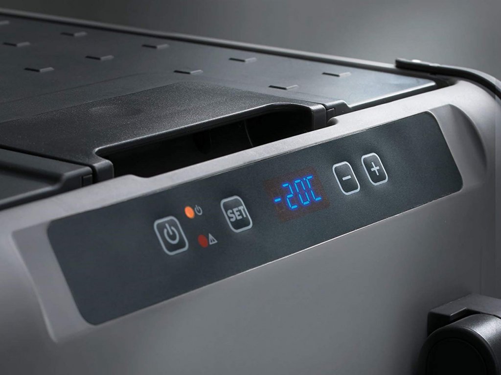 Dometic CFX 40W Cooler close-up of display