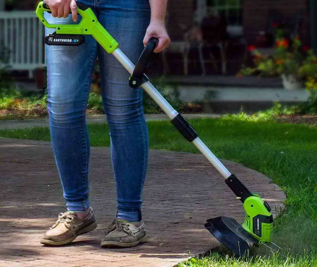 Earthwise LST02010 20V 10-in Cordless cutting edge of lawn