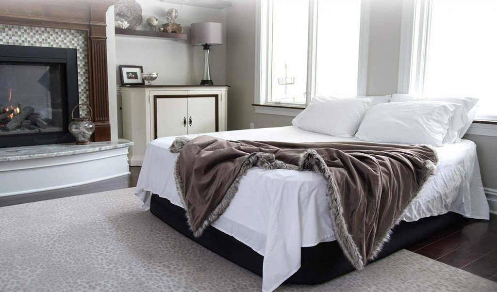 Englander First-Ever Microfiber Queen Air Mattress in bedroom