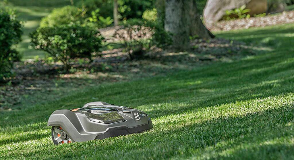 Husqvarna 430X in the garden
