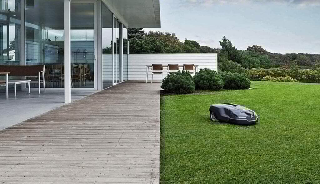 Husqvarna AUTOMOWER 315X in the garden
