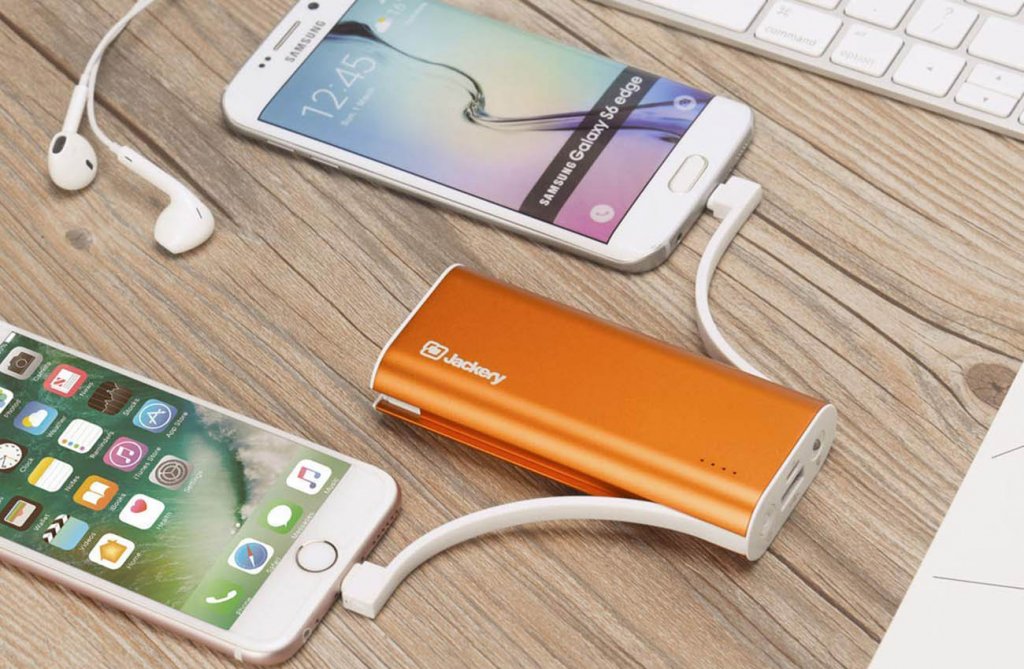 Jackery Bolt 6,000 mAh Portable Power Bank charging smartphones