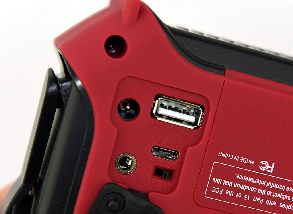 Kaito Voyager KA500 charging outlets