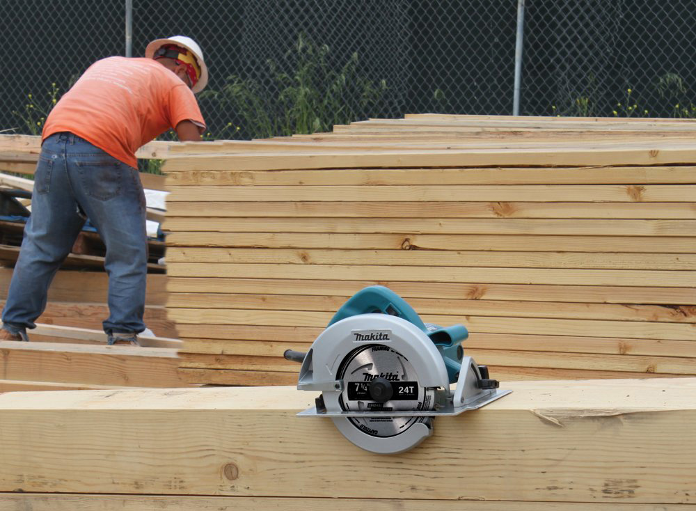 Makita 5007F Circular Saw on wood