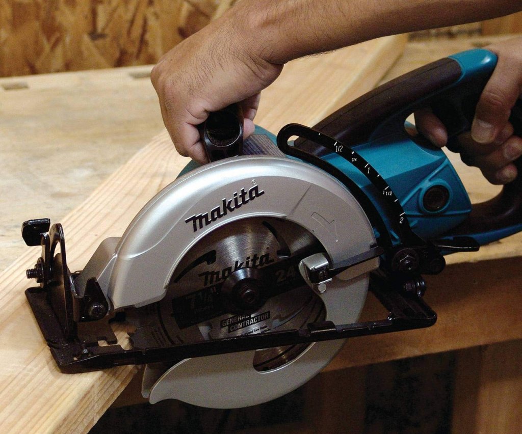Makita 5477NB Hypoid Saw cutting through board
