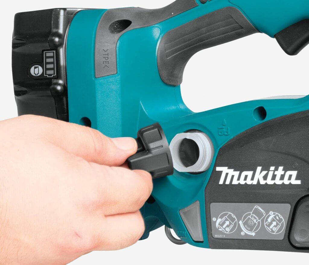 Makita XCU02PT Electric Chainsaw oil change