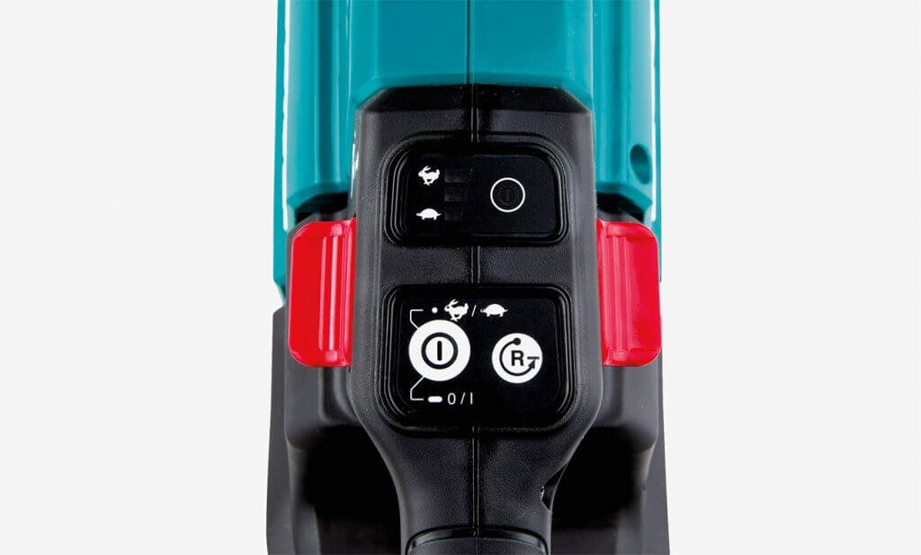 Makita XHU08T Hedge Trimmer controls