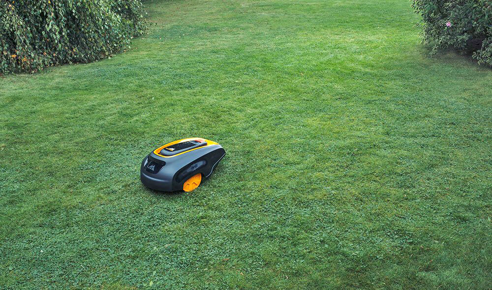 McCulloch R1000 on the lawn