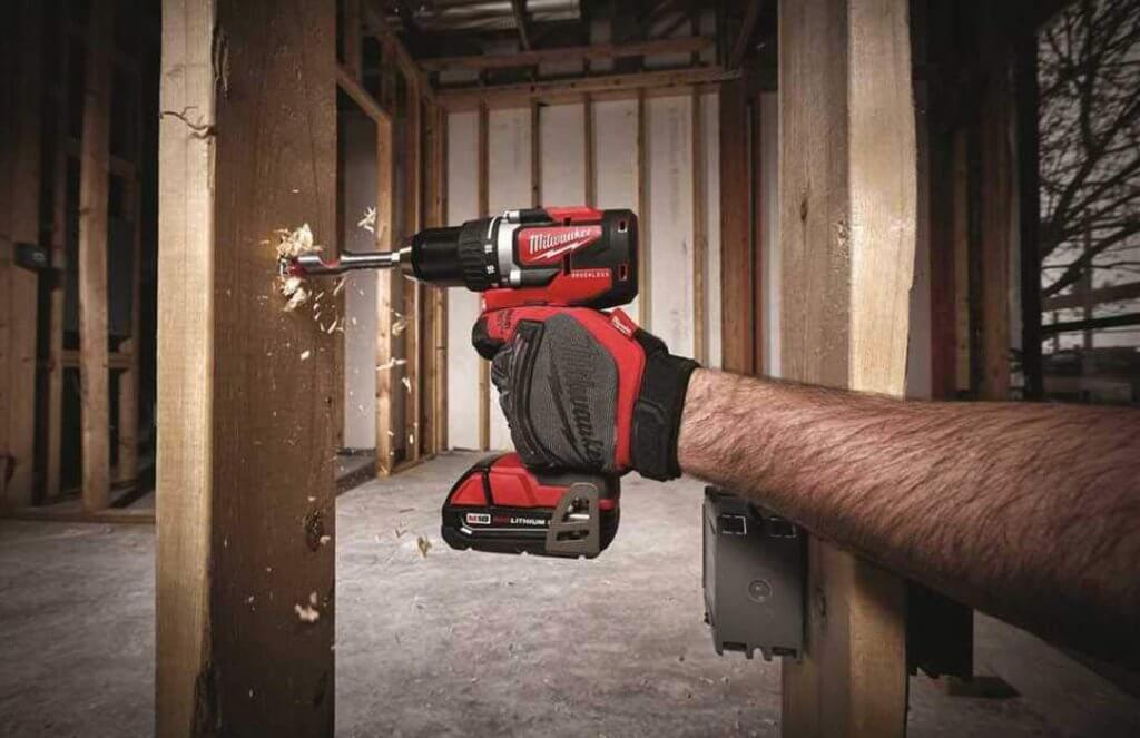 Milwaukee 18V Brushless Drill & Driver (M18 2801-20) on wood