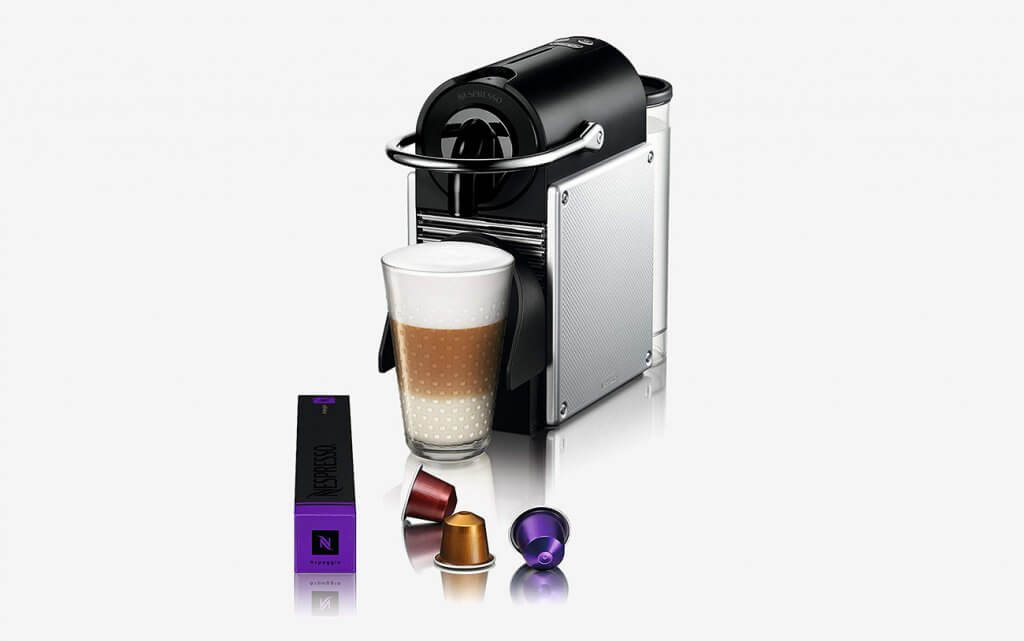 Making a cappuccino Nespresso by De'Longhi EN125SAE 