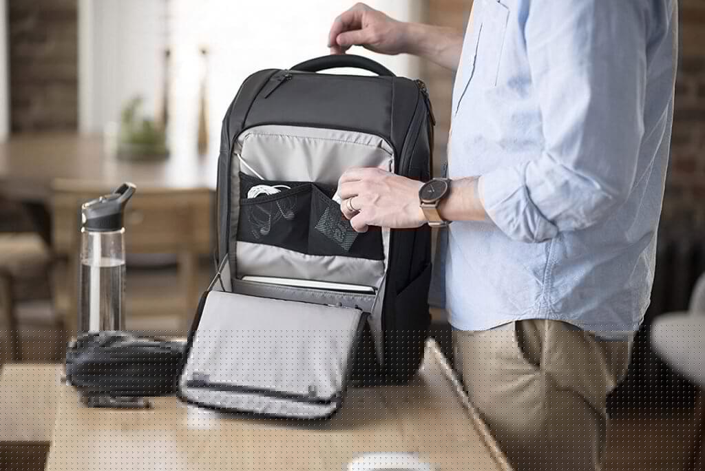 NOMATIC Backpack Slim in a cafe