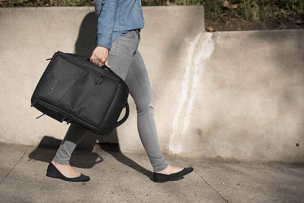 Someone carrying the NOMATIC Backpack Slim