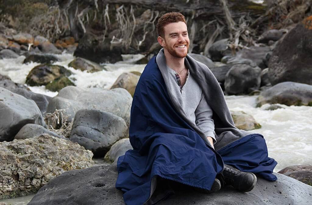 Someone using the Oceas Extra-Large Outdoor Waterproof Blanket