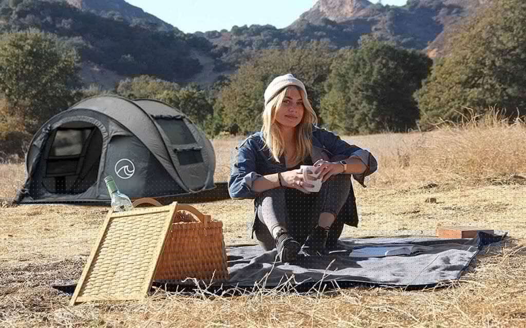 Oceas Extra-Large Outdoor Waterproof Blanket on a camping trip