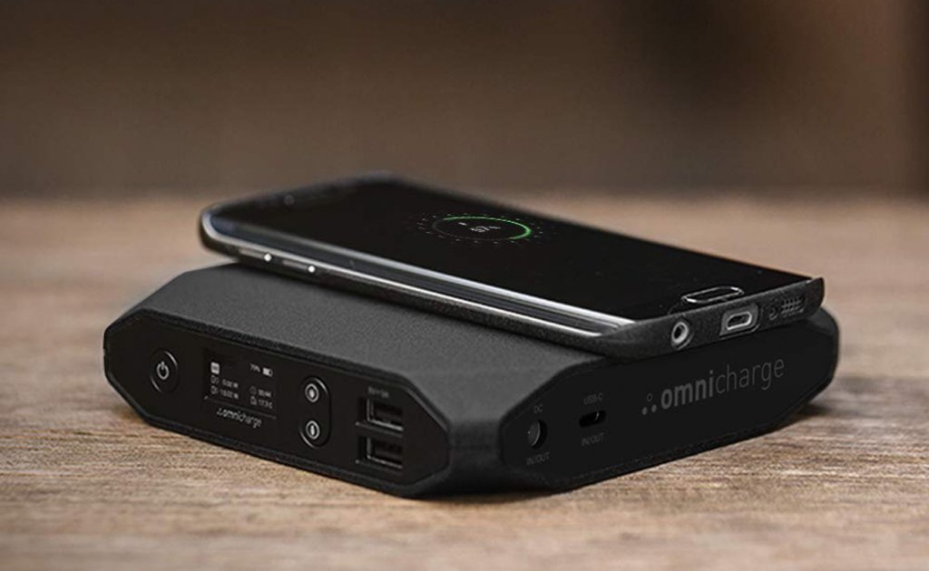 Omni 20+ Portable Power Bank charging a smartphone