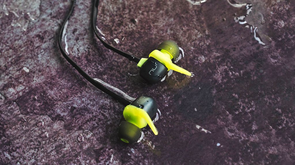 Optoma NuForce BE Sport4 in water