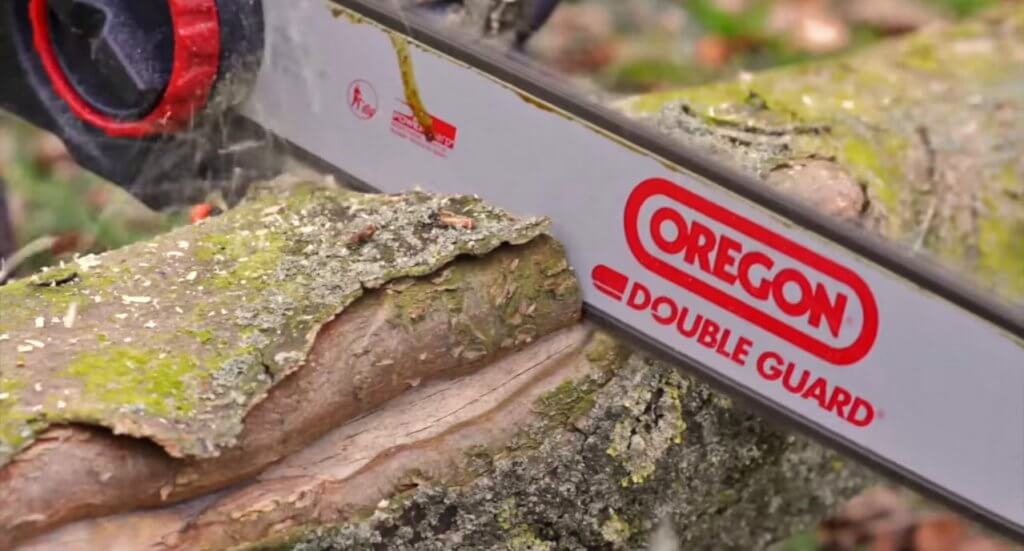 Oregon Cordless CS300-A6 Electric Chainsaw cutting wood