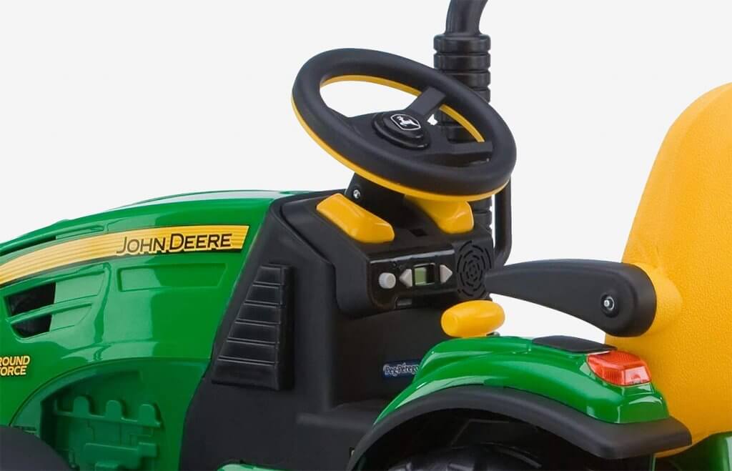 Steering wheel of the Peg Perego John Deere Ground Force Tractor