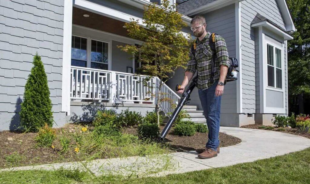 Poulan Pro PR48BT in the garden