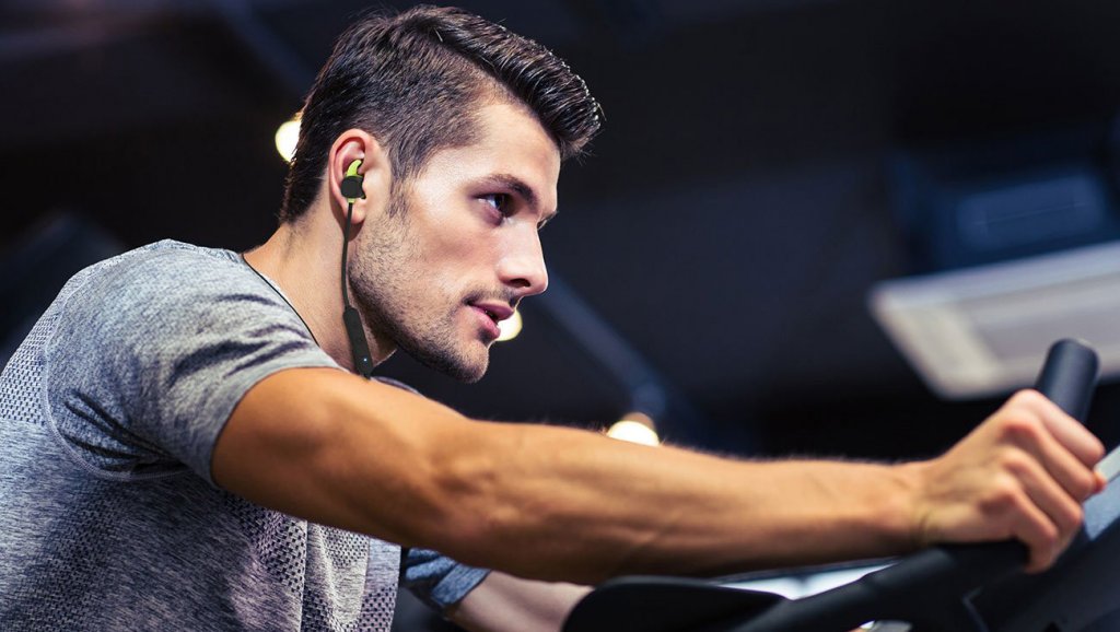 Runner wearing the Optoma NuForce BE Sport4