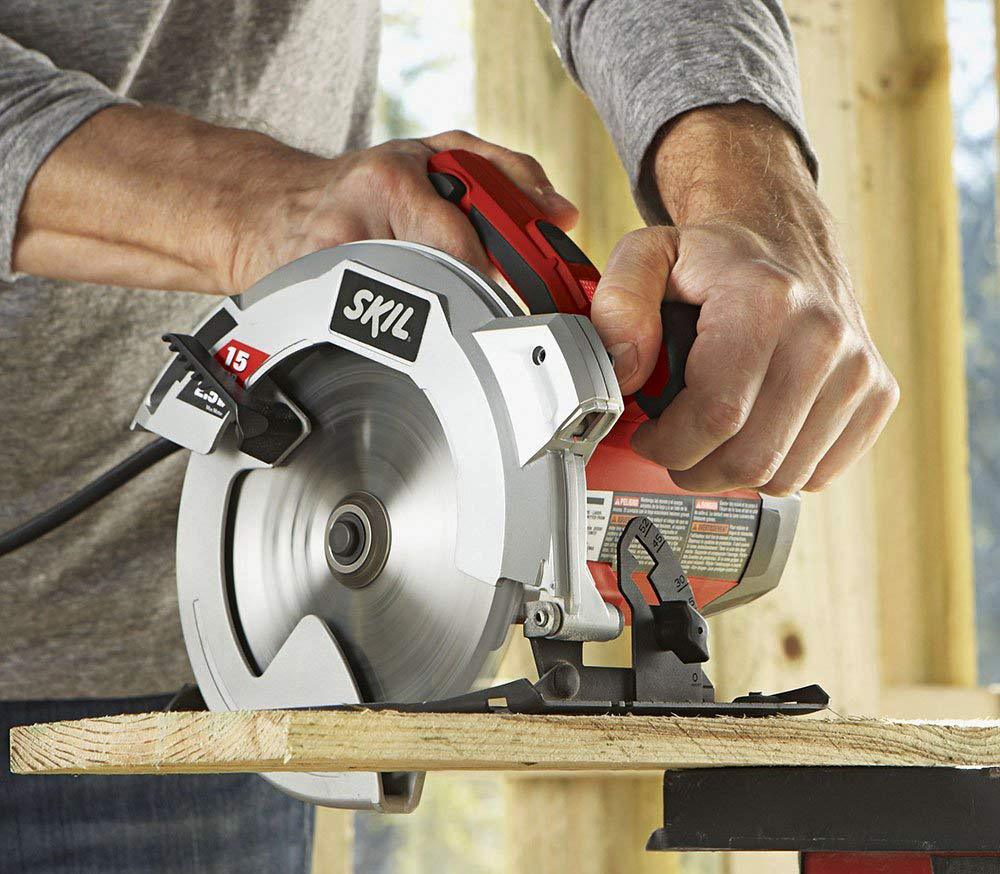 SKIL 5280-01 Circular Saw on plywood