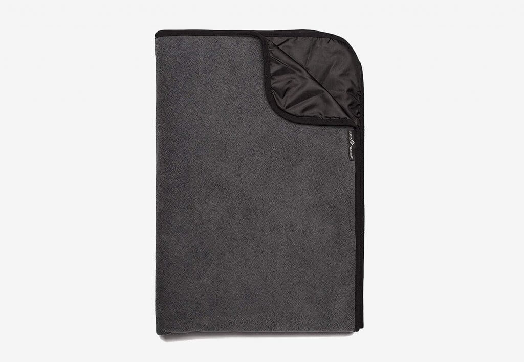 SuitedNomad Outdoor 30°F Extreme Weather Stadium Blanket with Thermal Reflective Liner