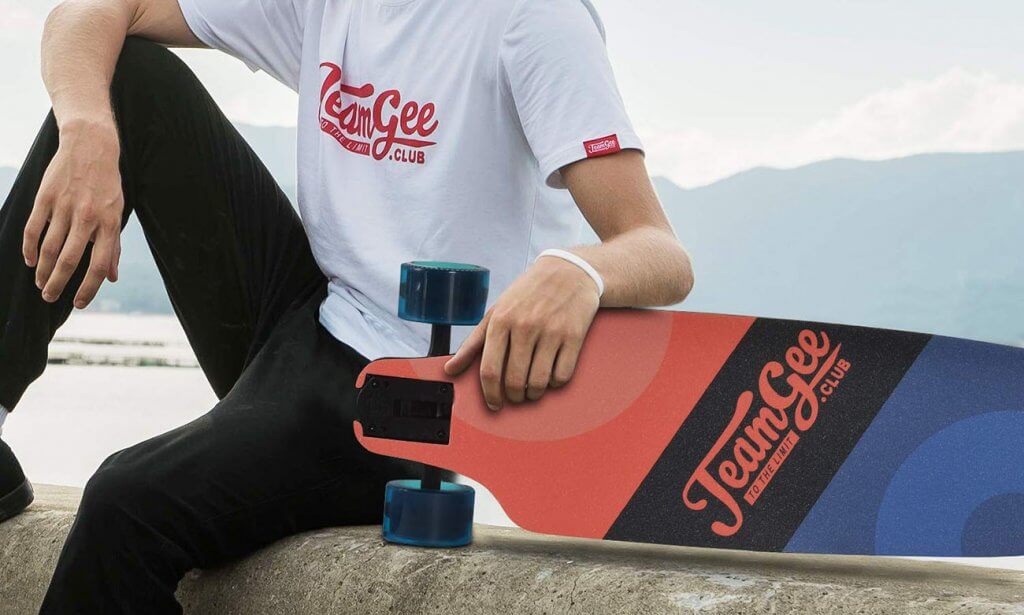 TEAMGEE H8 Electric Skateboard on the beach