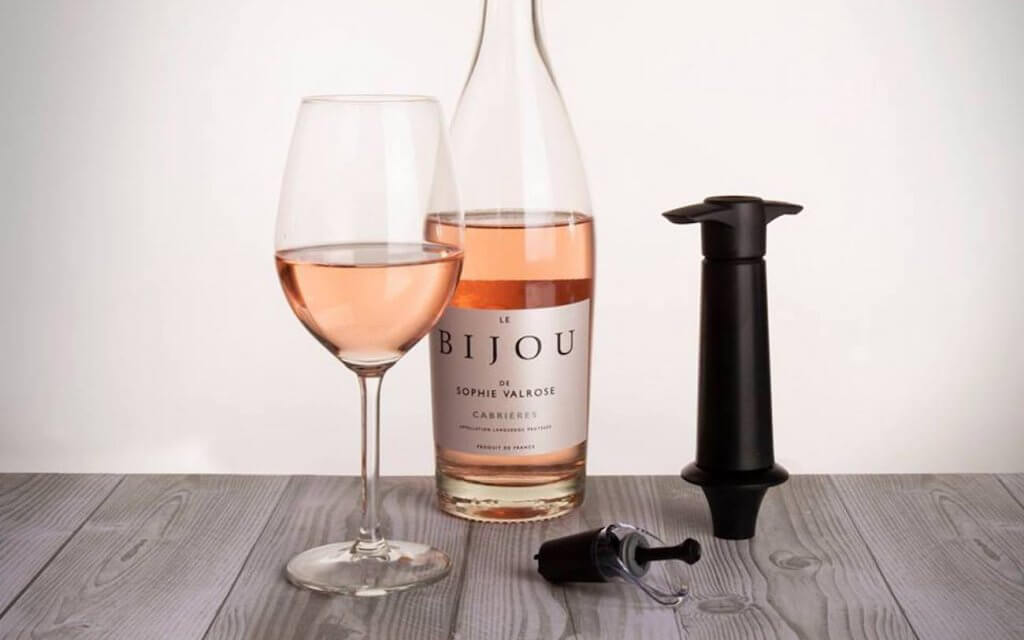Vacu Vin Wine Saver Pump on table