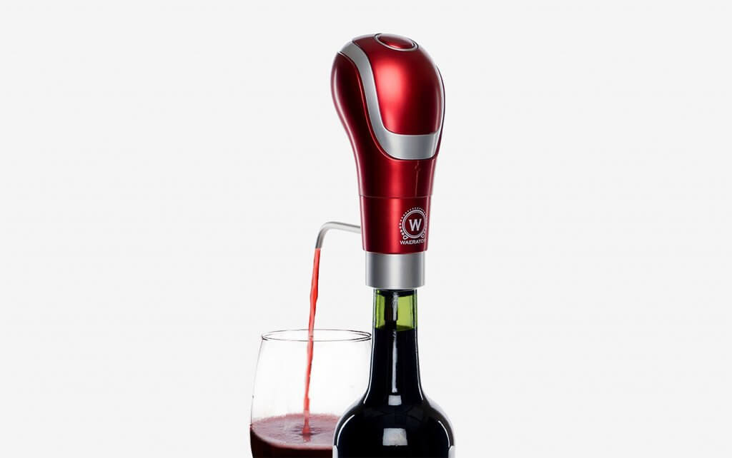 Waerator and wine glass