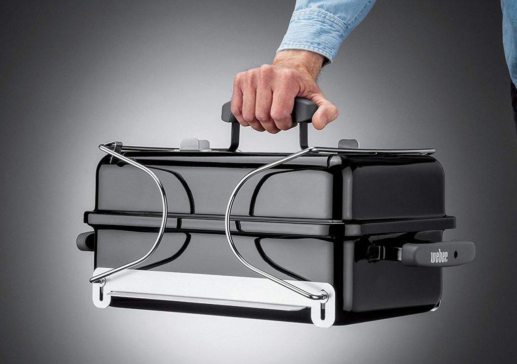 Carrying handle of the Weber 121020 Go-Anywhere Charcoal Grill