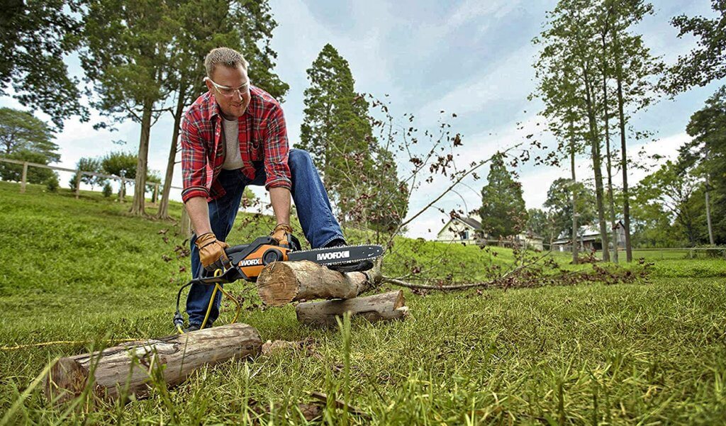 WORX WG303.1 Electric Chainsaw used for cutting wood