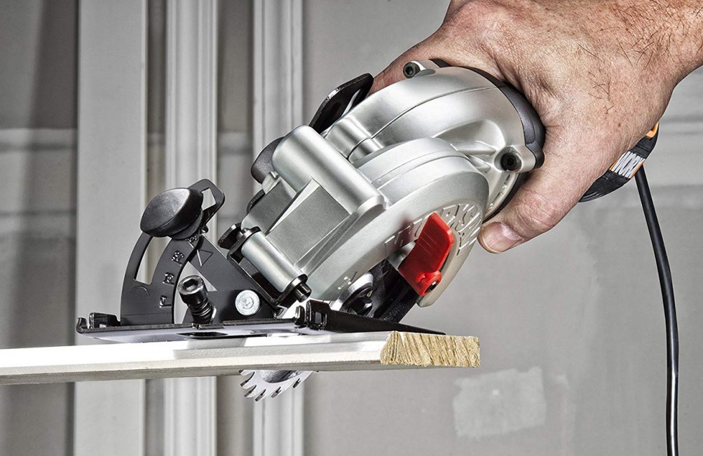 WORX Worxsaw 4-12 Inch Compact Circular Saw WX429L angled cut