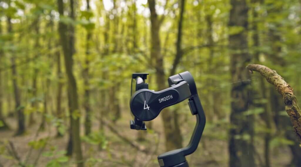 Zhiyun Smooth 4 in the outdoors