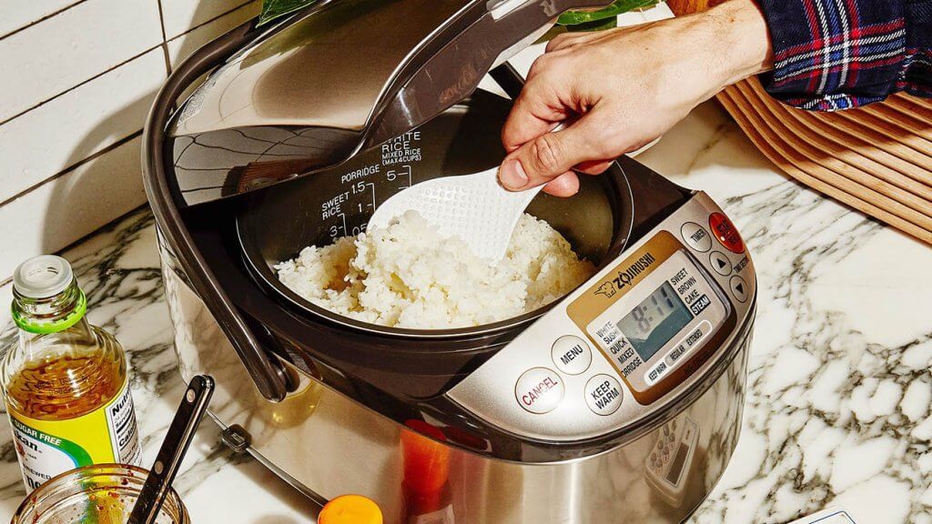 ZOJIRUSHI NS-TSC10 Rice Cooker used for preparing rice