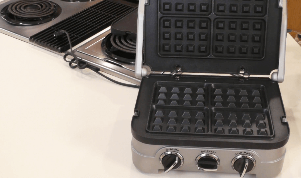 Cuisinart GR-4N waffle plates inserted