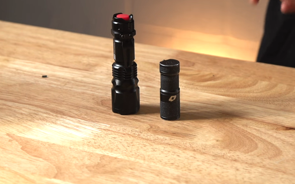 J5 Tactical V1-PRO Flashlight size comparison