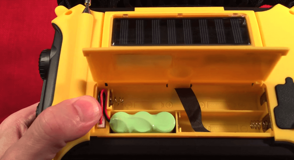 Kaito KA500 battery compartment