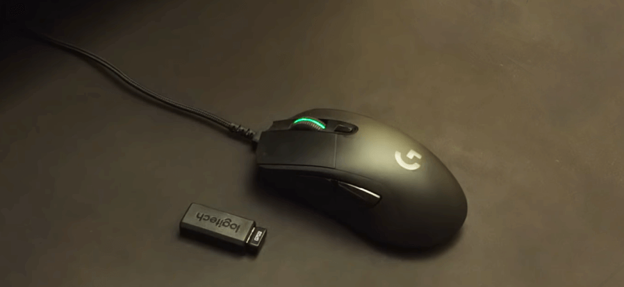 Logitech G703 on charging cable