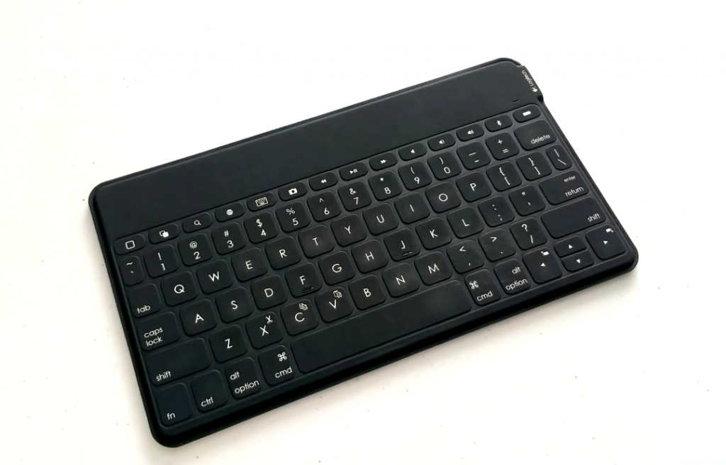 Logitech Keys-To-Go on desk