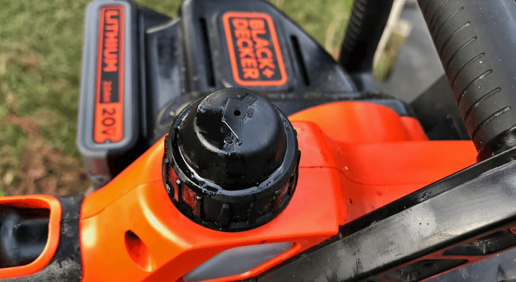 Oil change on the BLACK+DECKER LCS1020