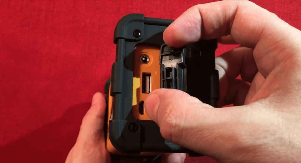 Sangean MMR-88 charging ports